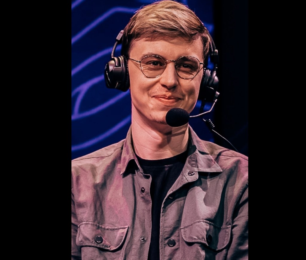 Caedrel is a twitch streamer who is Ex League Pro player.