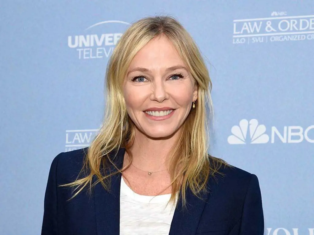 Kelli Giddish is an American actress known for playing the character of Amanda Rollins in the NBC police procedural drama Law & Order: Special Victims Unit