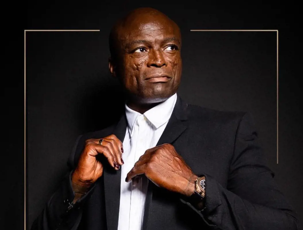 Seal seen wearing the Chopard watch with his suit.