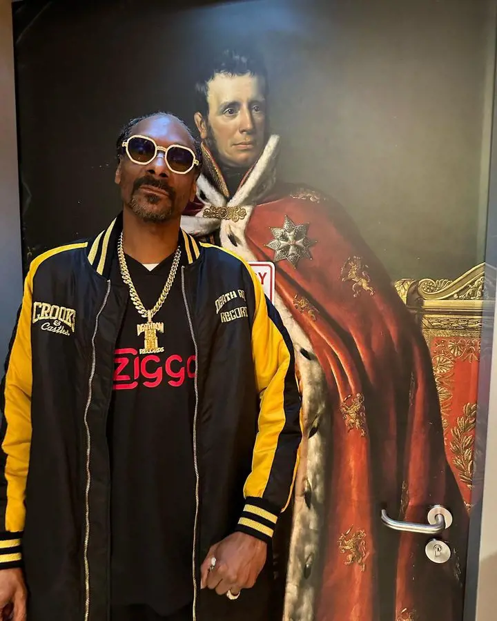Snoop Dogg poses in front of the portrait of The Kingdom of the Netherlands in Ziggo Dome on 21st of March
