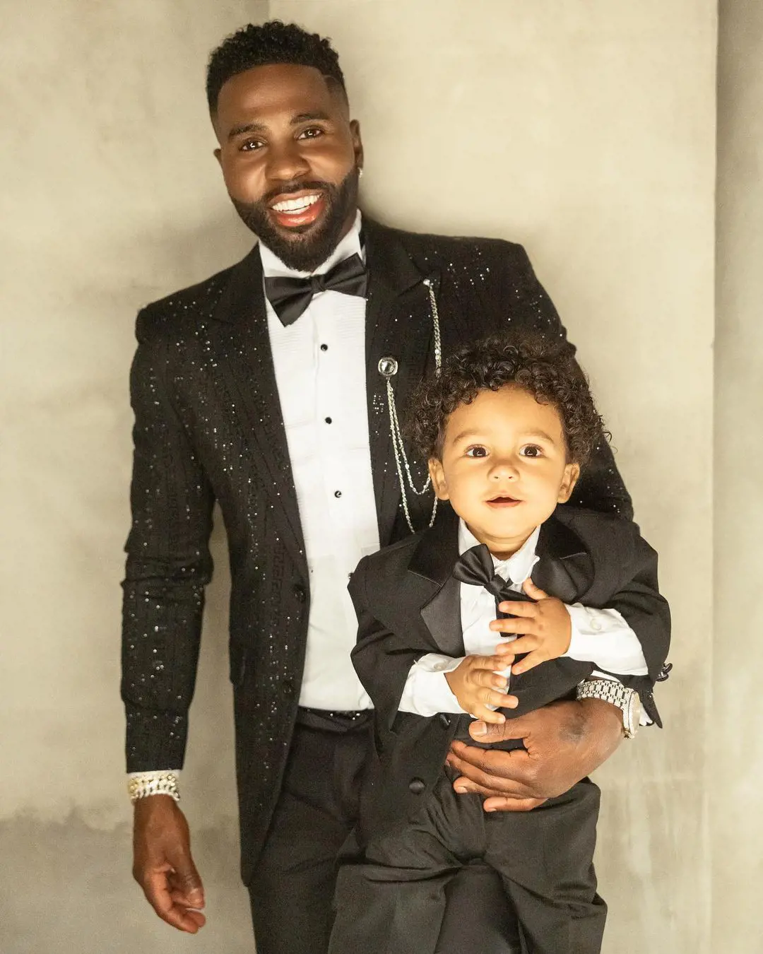 Jason with his one year old son Jason King Derulo co-ordinated in a suit and bow tie.